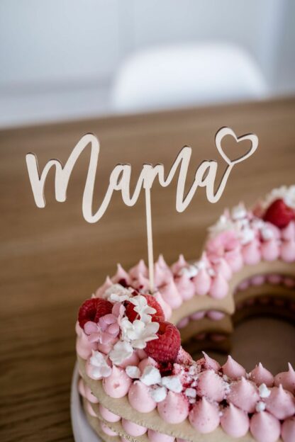 Auf diesem Bild siehst du eine Nahaufname von einem Cake Topper für den Muttertag.