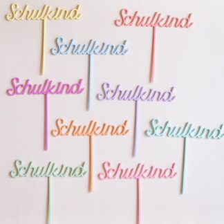 Auf diesem Bild sieht man viele Schulkind Stecker in Pastelltönen für den Geburtstagskranz.