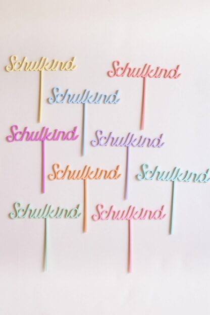 Auf diesem Bild sieht man viele Schulkind Stecker in Pastelltönen für den Geburtstagskranz.