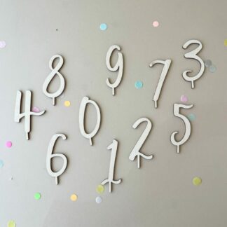 Auf diesem Bild sieht man Zahlenstecker für den Geburtstagskranz.