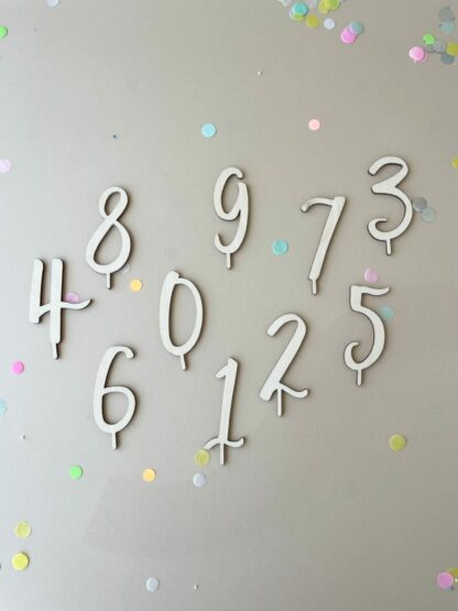 Auf diesem Bild sieht man Zahlenstecker für den Geburtstagskranz.
