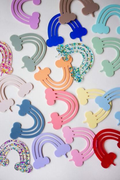 Bunte Regenbogen Stecker für den Geburtstagskranz.
