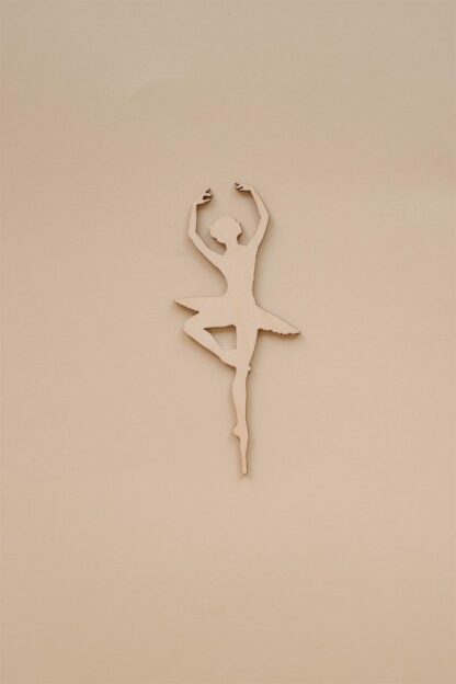 Auf diesem Bild sieht man eine Ballerina als Stecker für den Geburtstagskranz.