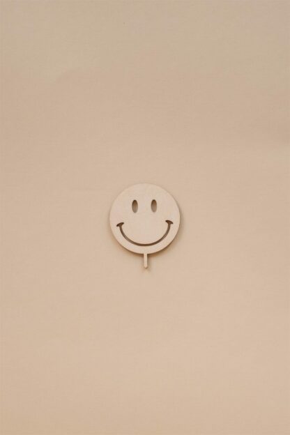 Auf diesem Bild sieht man einen Smiley als Stecker für den Geburtstagskranz.