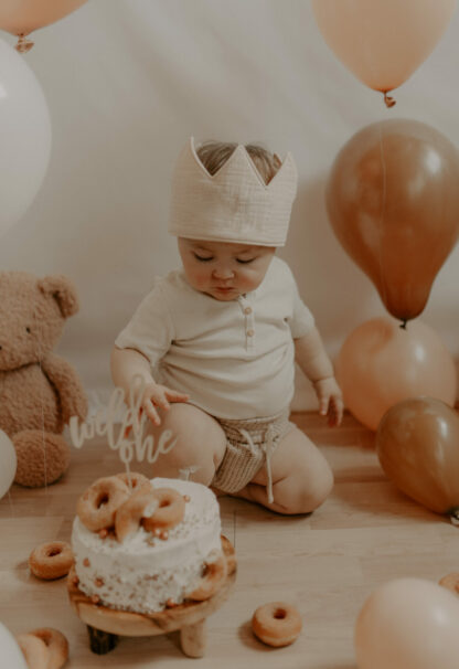 Wild One Cake Topper aus Holz zum ersten Geburtstag.