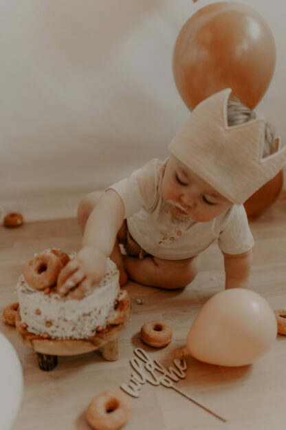 Cake Smash erster Geburtstag mit Cake Topper WIld One.