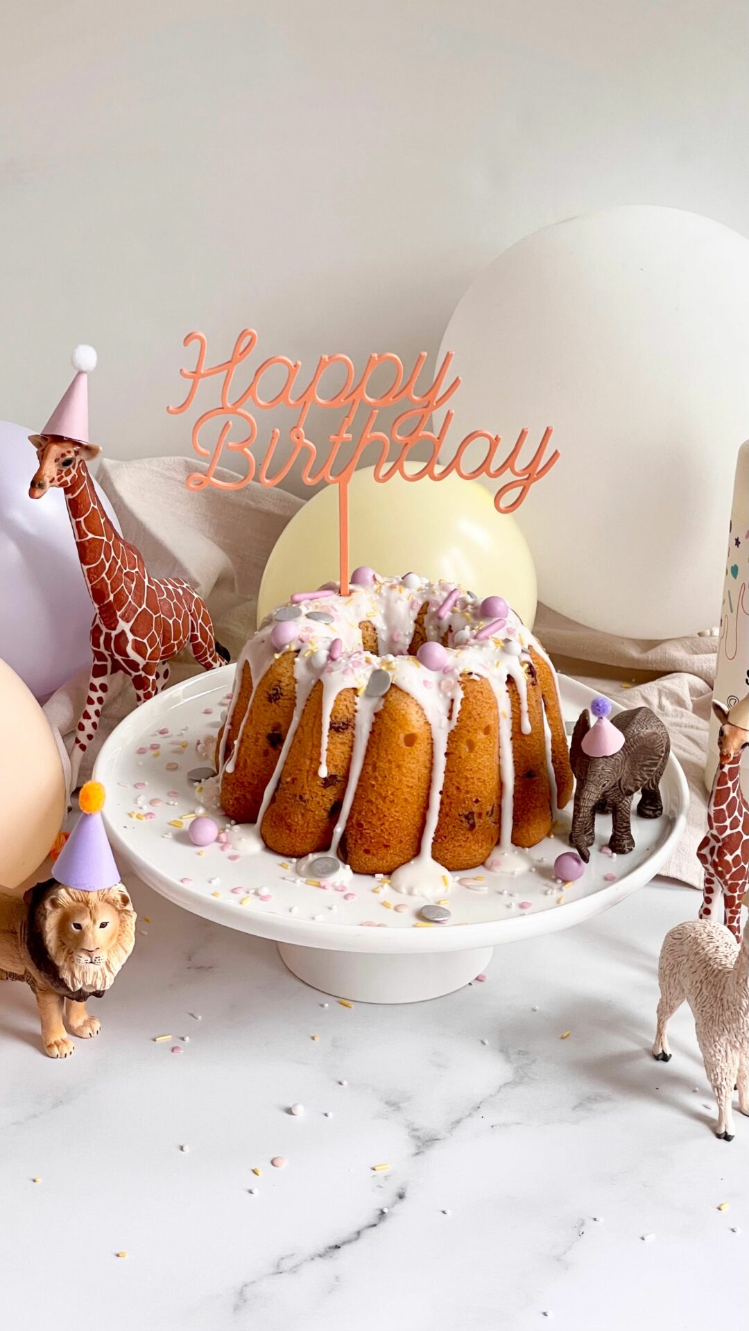 Bunter Happy Birthday Cake Topper zum Geburtstag.