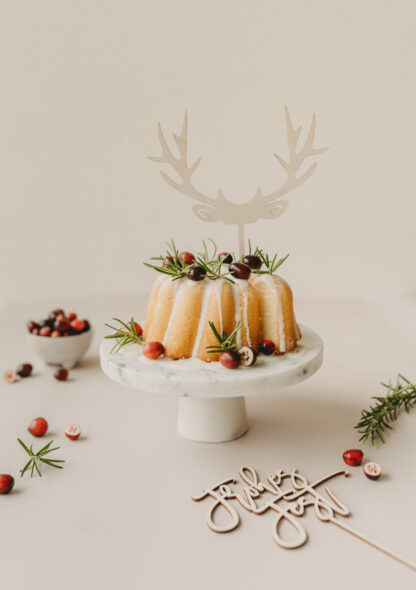 Cake Topper zu Weihnachten mit einem Geweih.