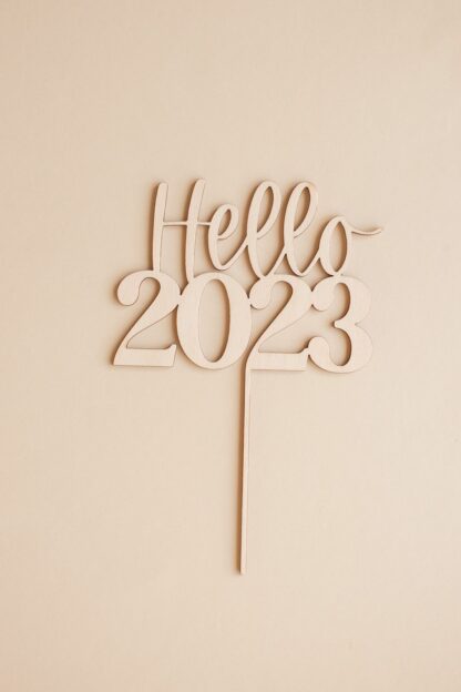 Hello 2023 Cake Topper für Silvester aus Holz.