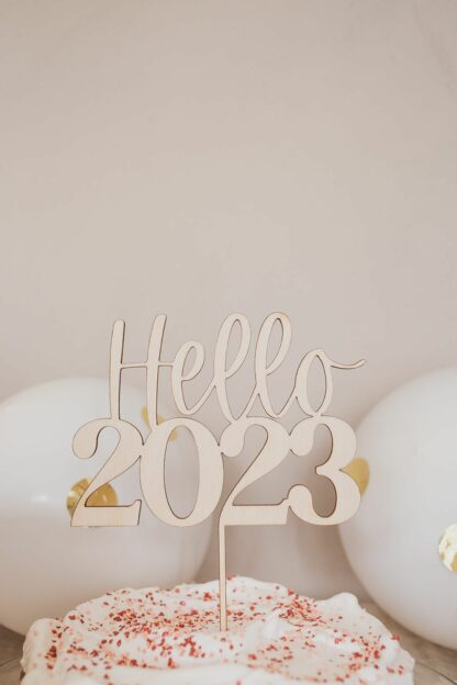 Kuchenstecker Silvester mit Hello 2023 aus Holz.