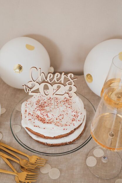 Silvester Cake Topper Cheers to 2023.