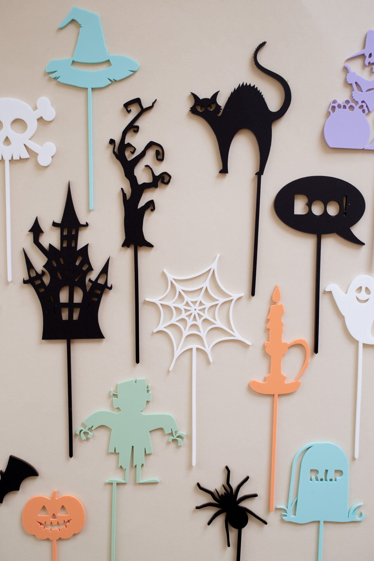 Cake Topper mit Halloween Figuren für deine Halloweenparty.