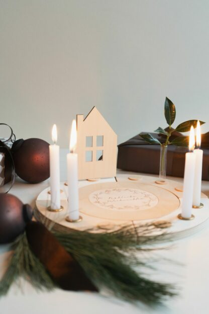 Haus Stecker für den Geburtstagskranz als Tischdeko für Weihnachten.
