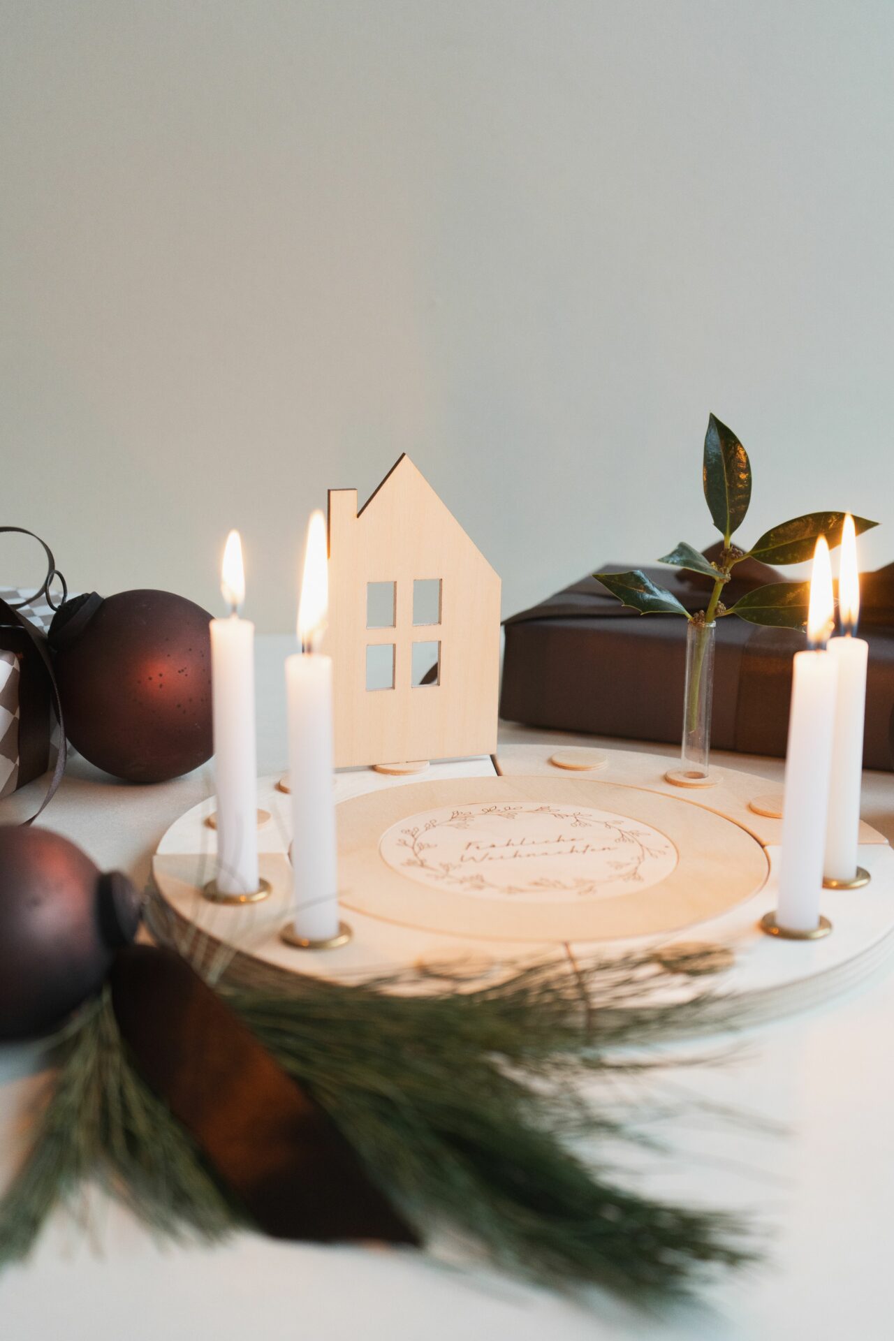 Haus Stecker für den Geburtstagskranz als Tischdeko für Weihnachten.