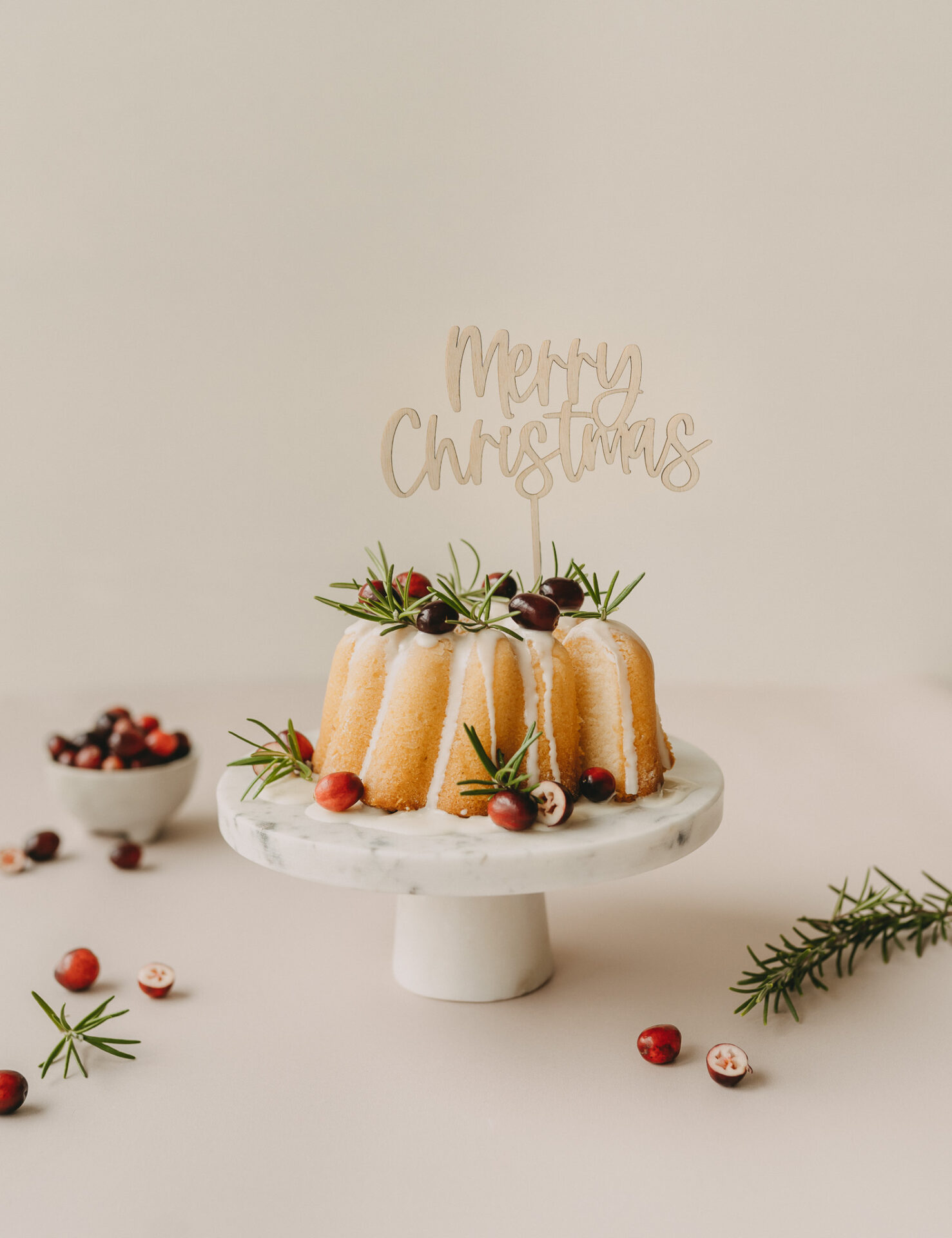 Nachhaltige Weihnachtsdeko aus Holz Merry Christmas.