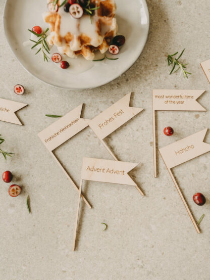 Weihnachtlicher Cake Topper aus Holz.