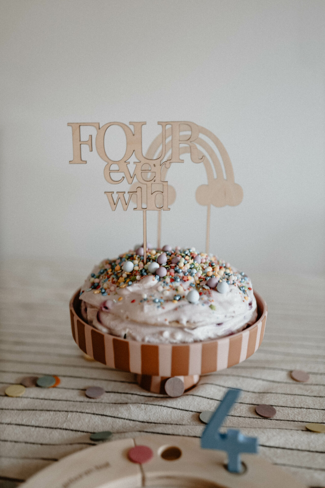 Cake Topper zum vierten Geburtstag four ever wild.