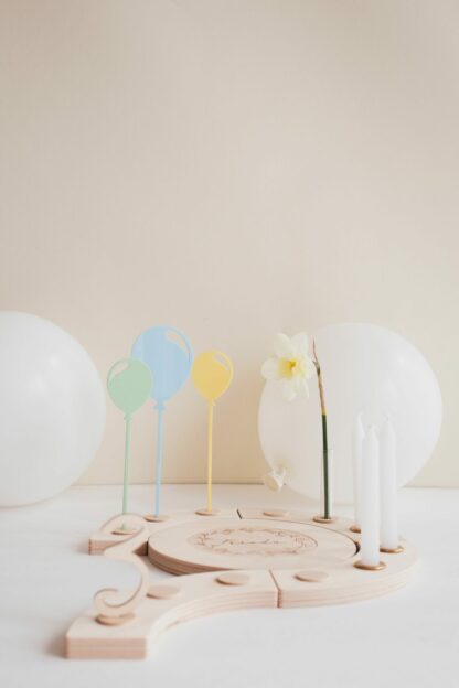 Geburtstagskranz mit bunten Luftballon Steckern.