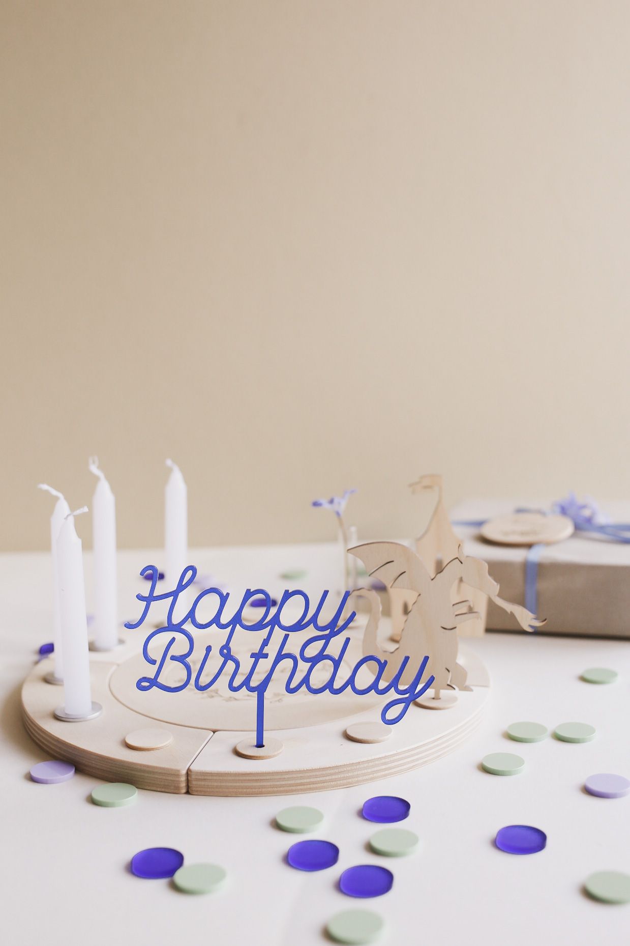 Stecker Happy Birthday für den Geburtstagstisch in blau.