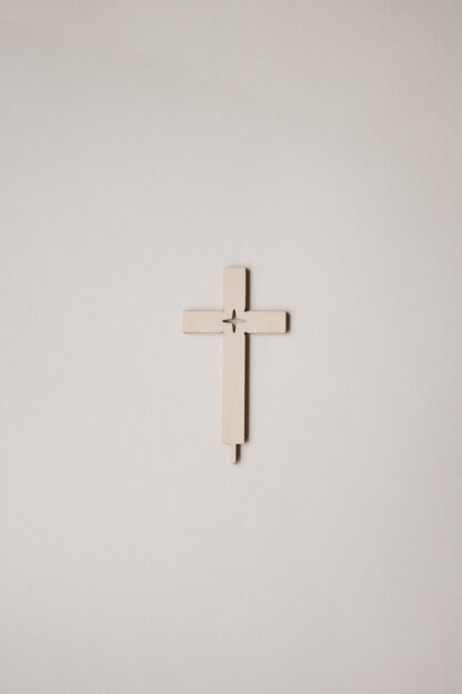 Kreuz Stecker zur Taufe für den Geburtstagskranz.