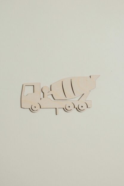 Betonmischer Stecker für den Geburtstagskranz aus Holz als Tischdekoration.