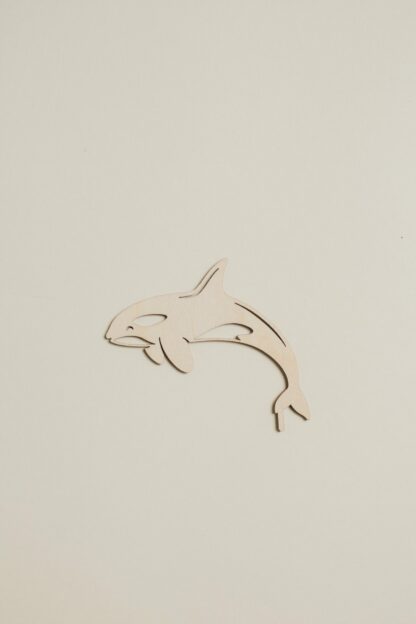 Orca Stecker für den Geburtstagskranz aus Holz als Tischdekoration.