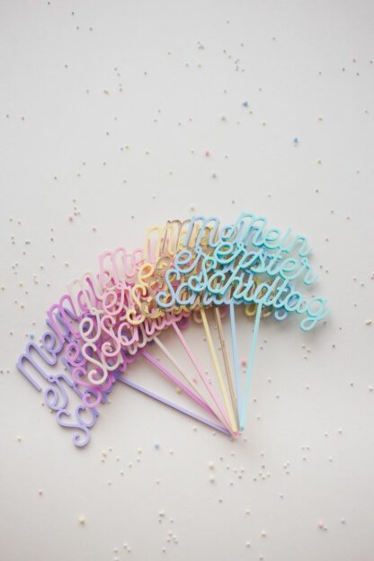 Einschulungsfeier bunte Dekoration für Junge und Mädchen.