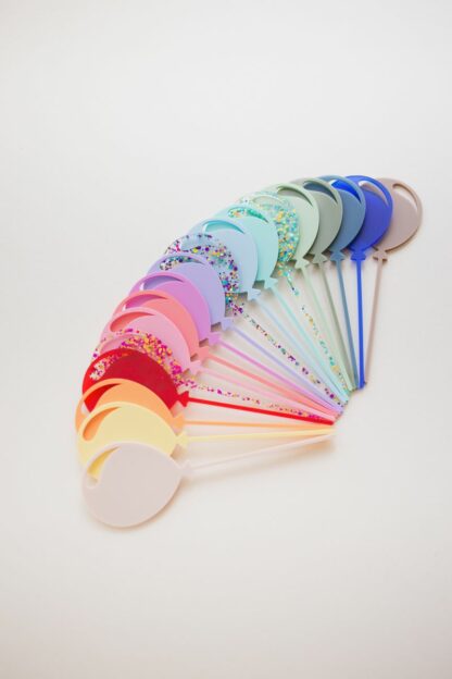 Luftballons in Pastell und Glitzerfarben für den Geburtstagskranz.