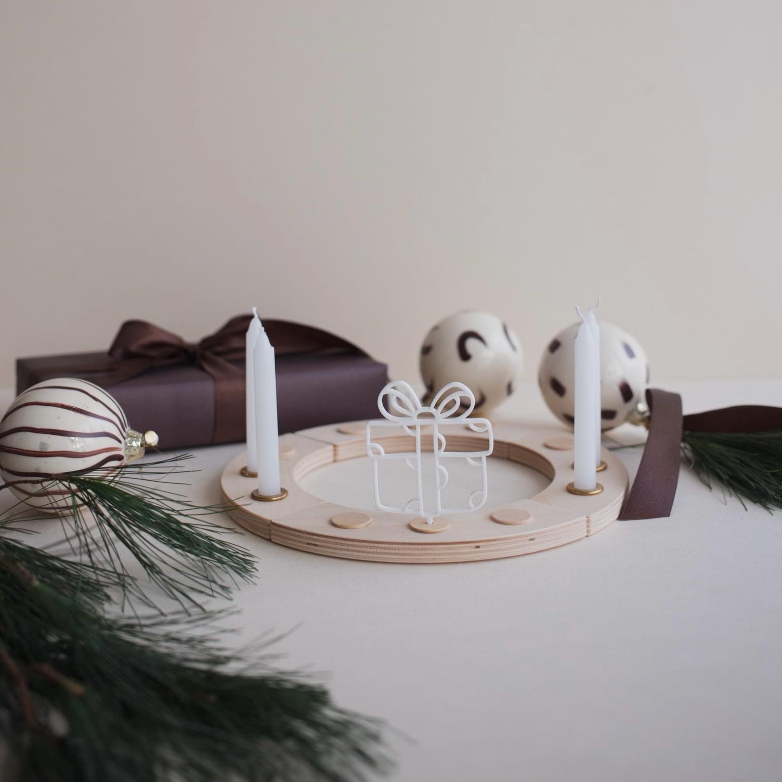Geschenk Stecker für die Weihnachtszeit als wiederverwendbare Dekoration für den Tisch.