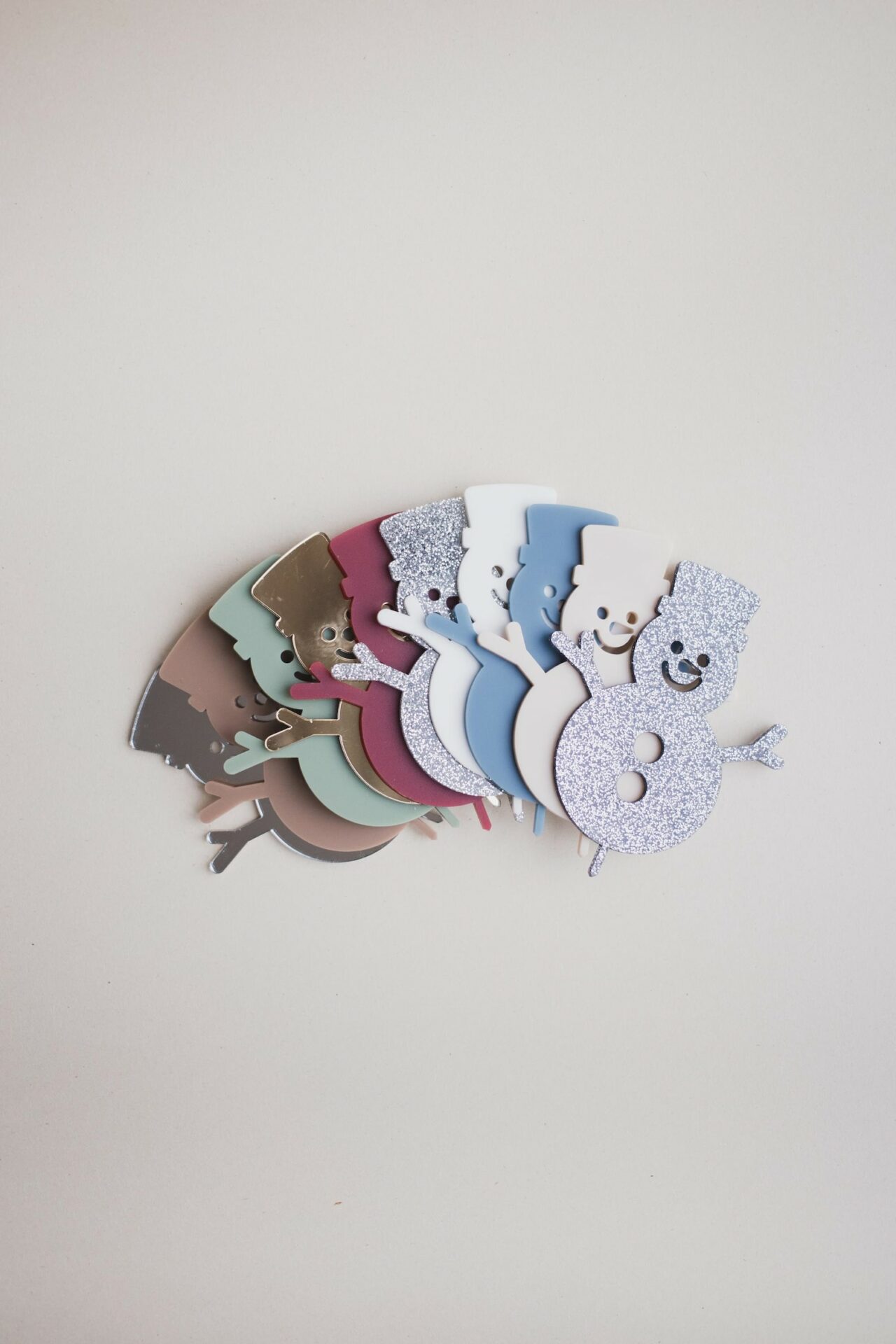 Weihnachtlicher Schneemann Stecker für den Geburtstagskranz als Tischdeko für Weihnachten.