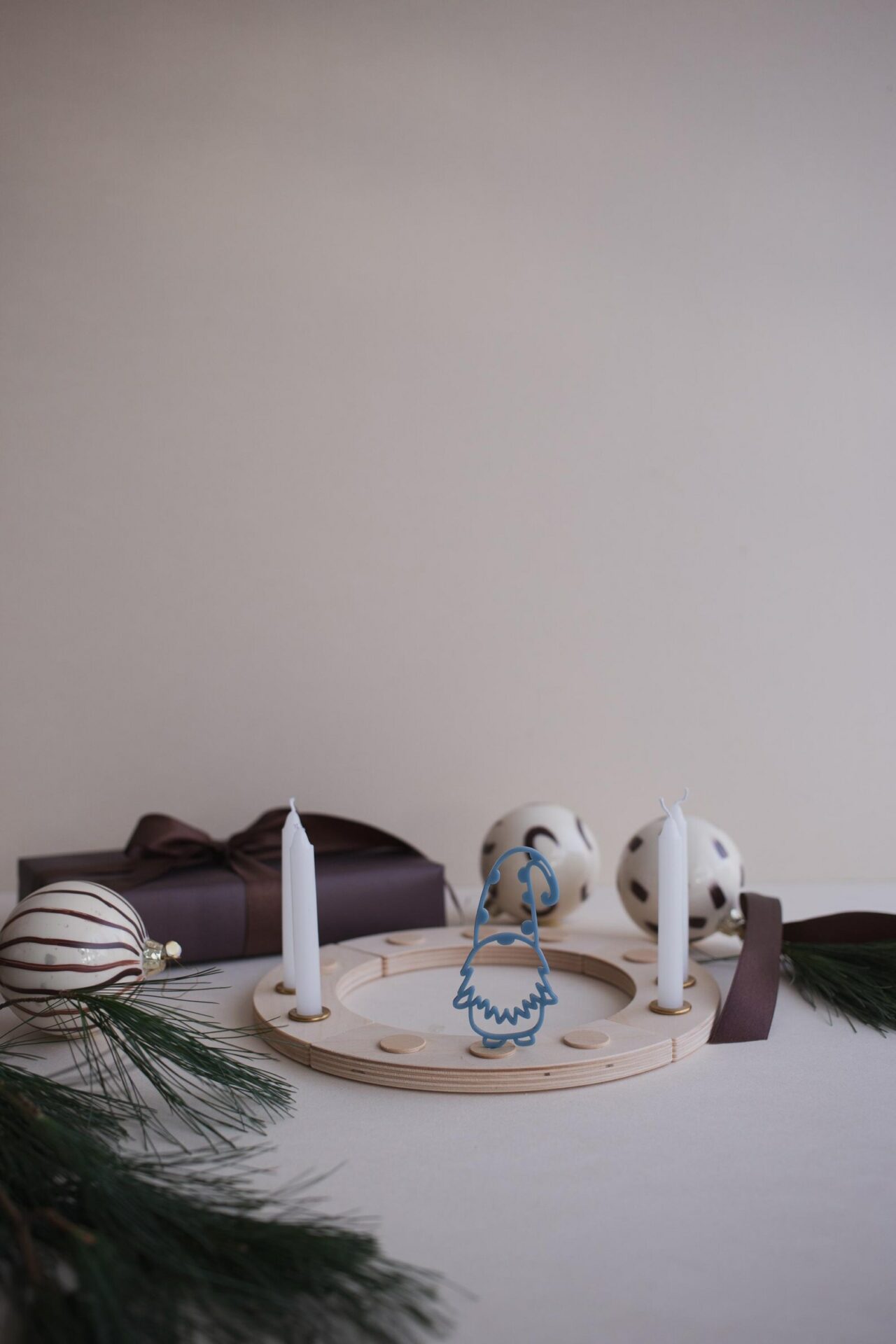 Wichtel Stecker für die Weihnachtszeit als wiederverwendbare Dekoration für den Tisch.
