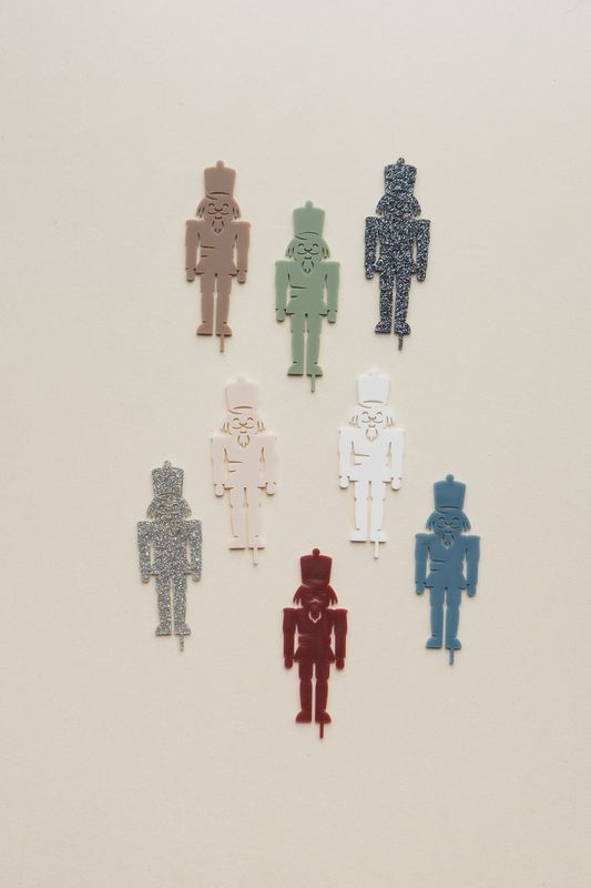 Nussknacker Stecker für den Geburtstagskranz als Tischdeko für Weihnachten.