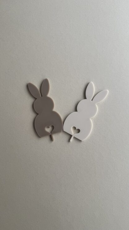 Stecker Hase mit geraden Ohren und Herzpo Geburtstagskranz bunt – Bild 5