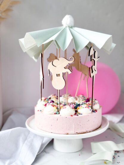 Cake Topper mit Zirkus Figuren im Geburtstagskuchen.