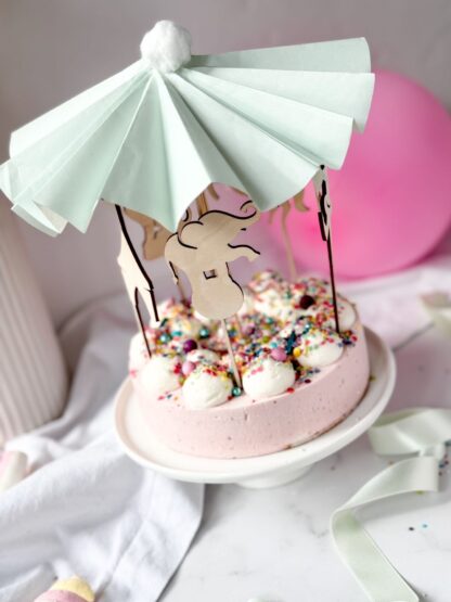 Cake Topper mit Zirkus Figuren im Geburtstagskuchen.
