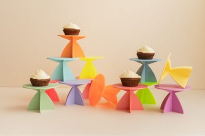 Bunte Tischdeko für den Geburtstag wiederverwendbar.