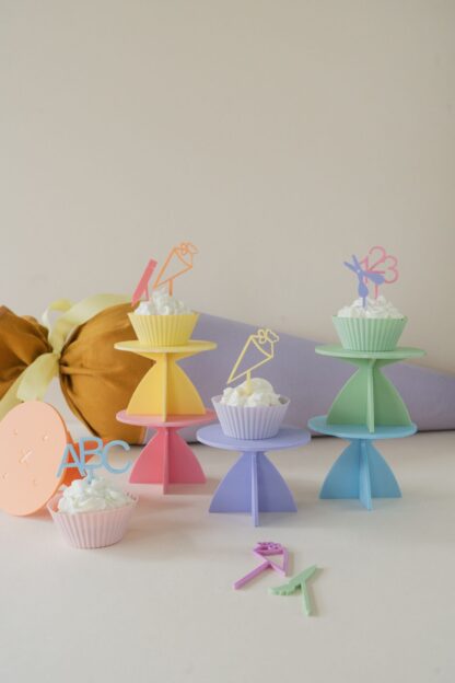 Cupcake Ständer mit Muffins zur Einschulung vom Schulkind