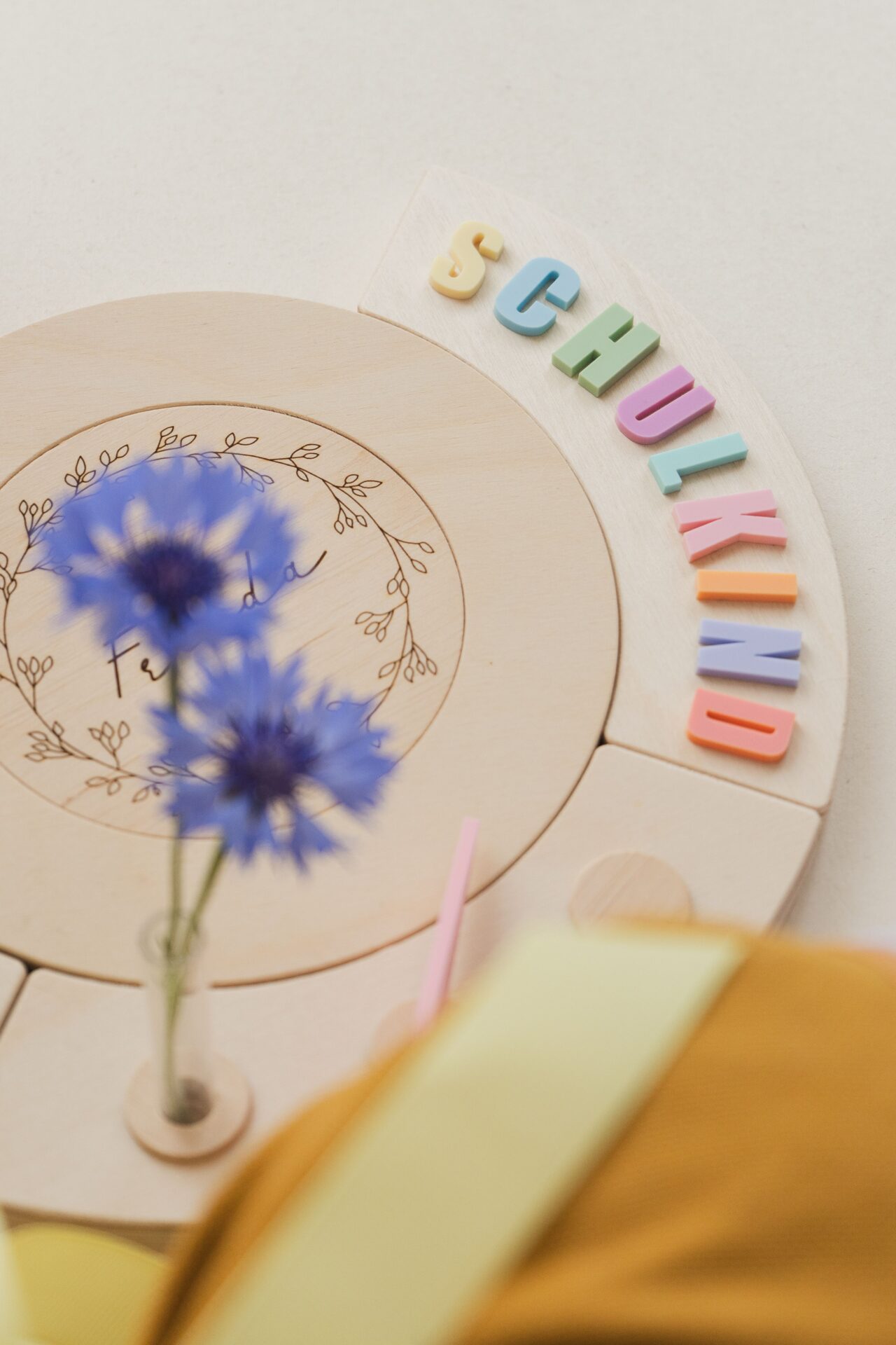 Bunte Schulkind Buchstaben zum Aufkleben