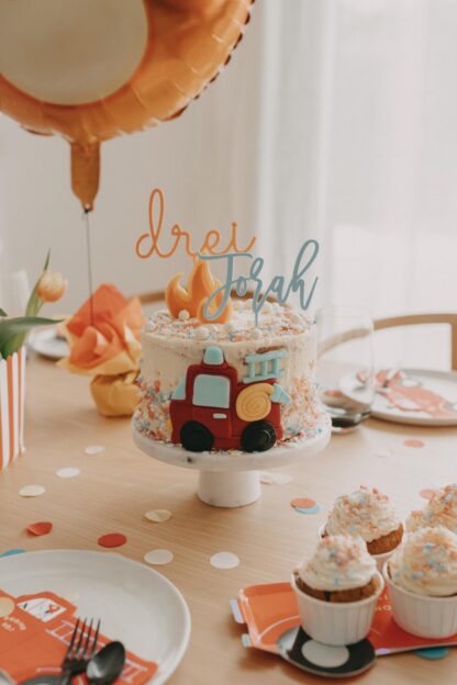 Cake Topper Feuerwehr Set bunt mit Namen und ausgeschriebener Zahl