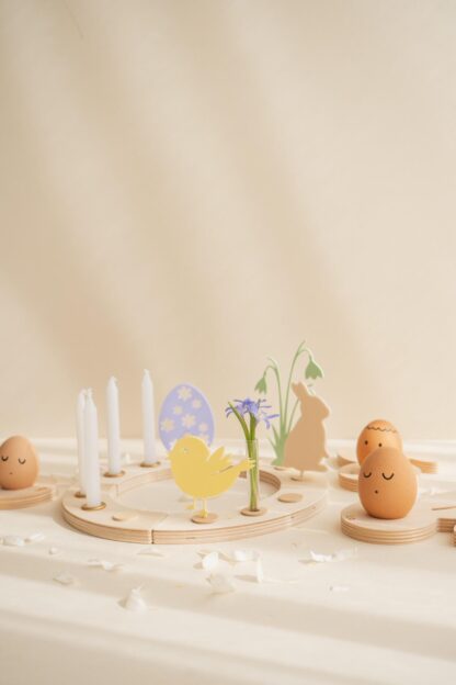 Stecker für den Jahreszeitenkranz für Ostern.