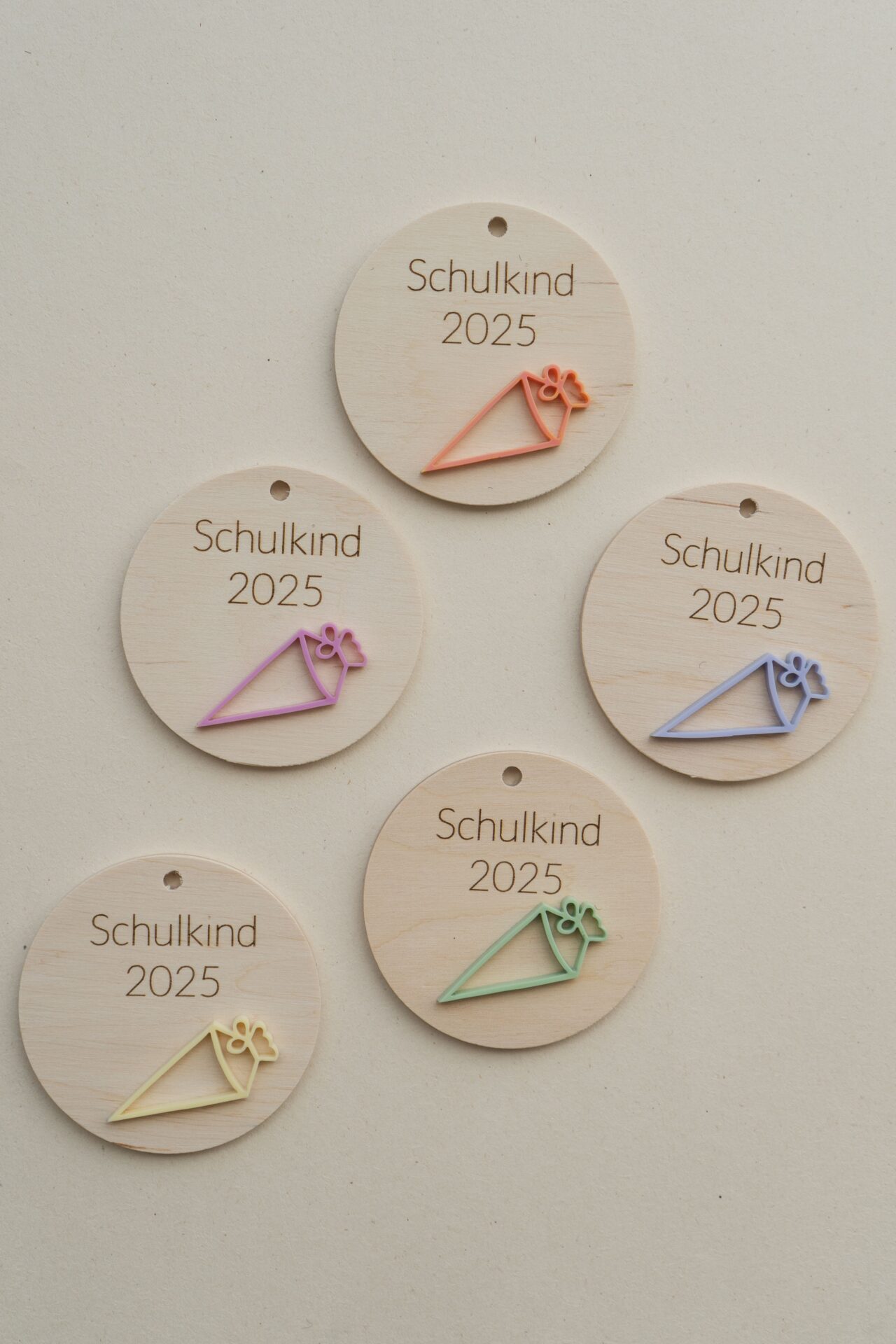 Schulkind 2025 Anhänger für die Schultüte.