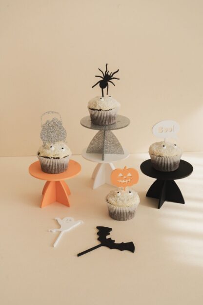 Bunte Cupcake Stecker für Halloween.