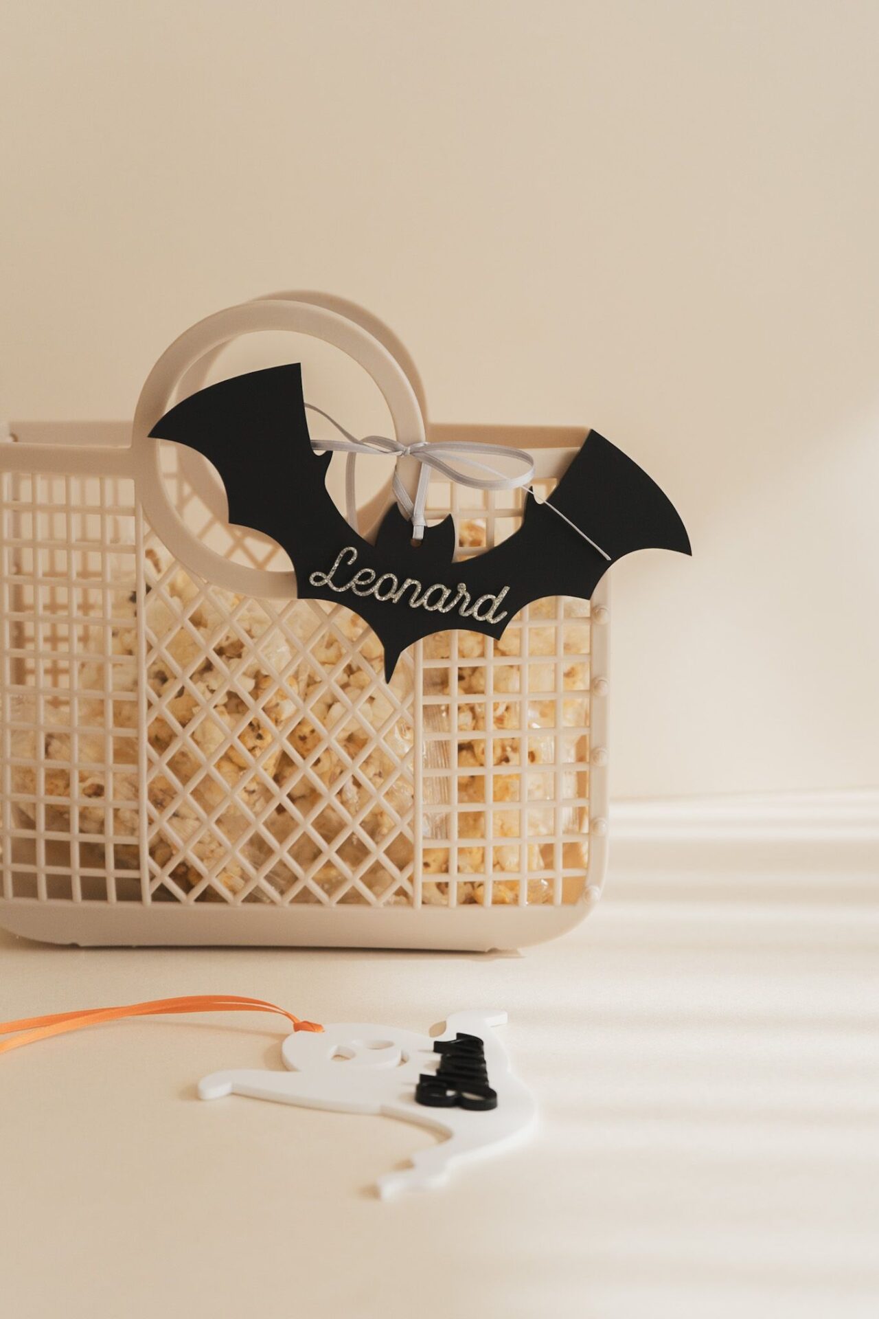 Fledermaus Anhänger personalisiert für den Halloween Korb.