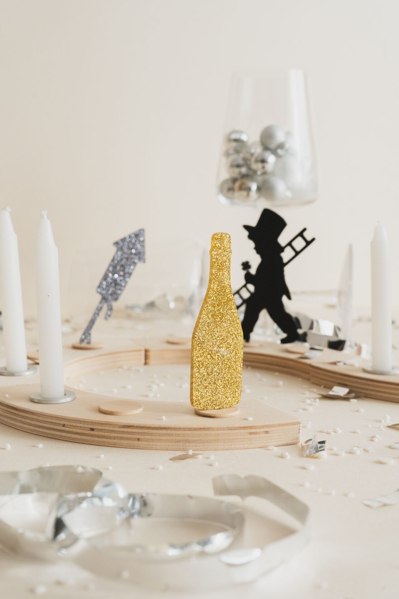 Farbige Tischdeko für deine Silvesterparty zum wiederverwenden.