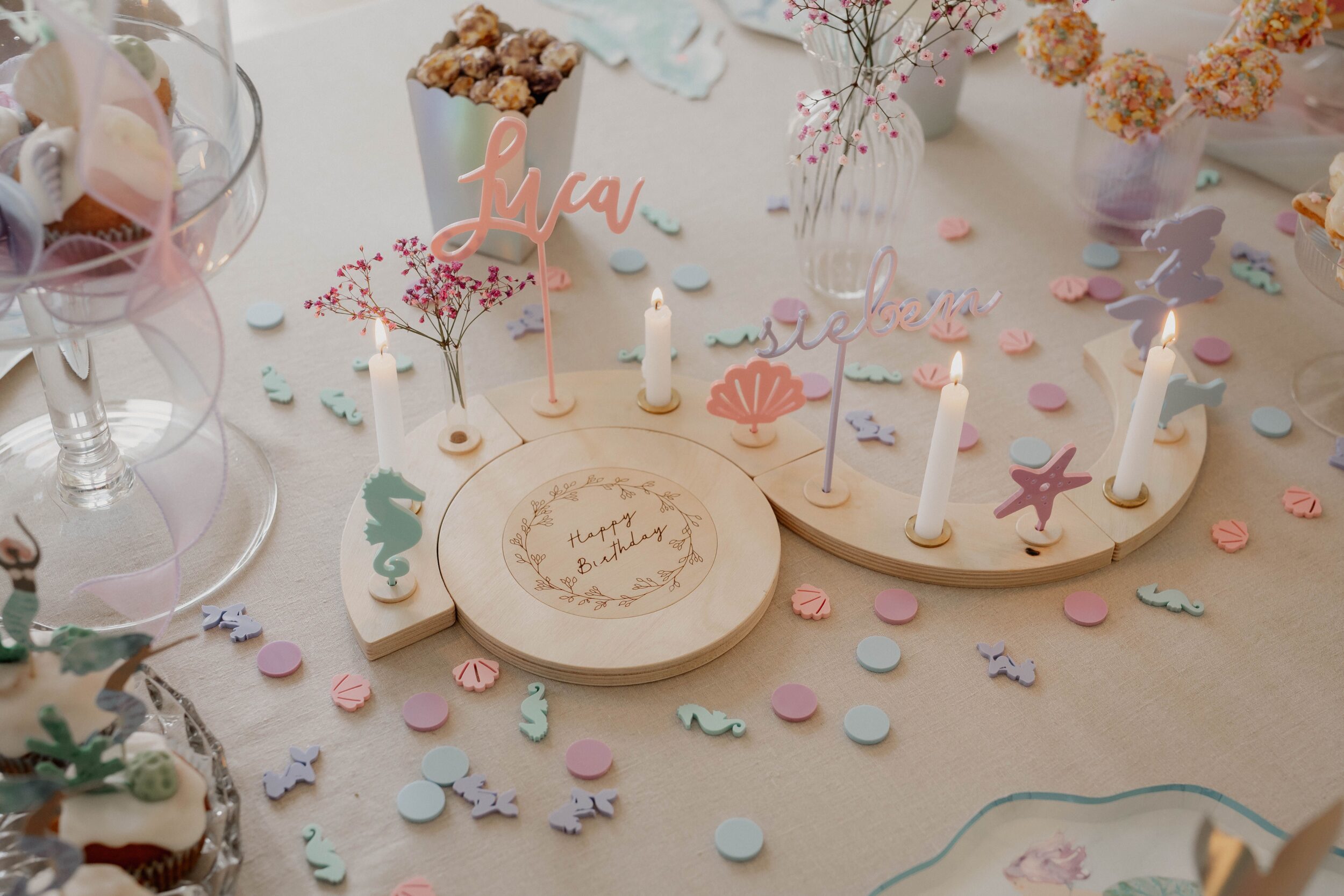 Geburtstagskranz als Tischdeko für einen Meerjungfrauen Geburtstag.